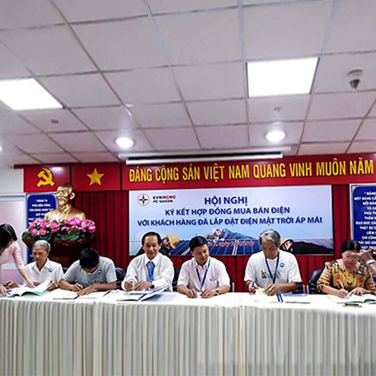 Người dân lắp điện mặt trời tại TP.HCM sắp được EVN trả 8,5 tỉ tiền điện